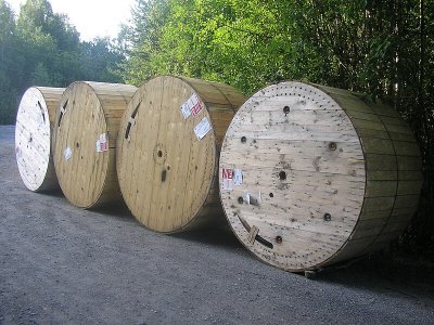 Cale_reels_in_Finland.jpg