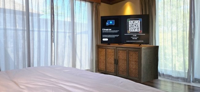 Samsung-TVs-and-Displays-HU8000F-series-HITEC-2025-2025-Hospitality-TV_main3.jpg