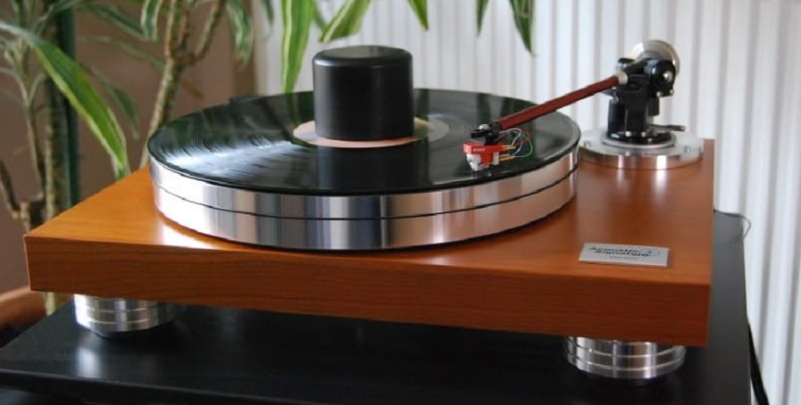 www.audioholics.com