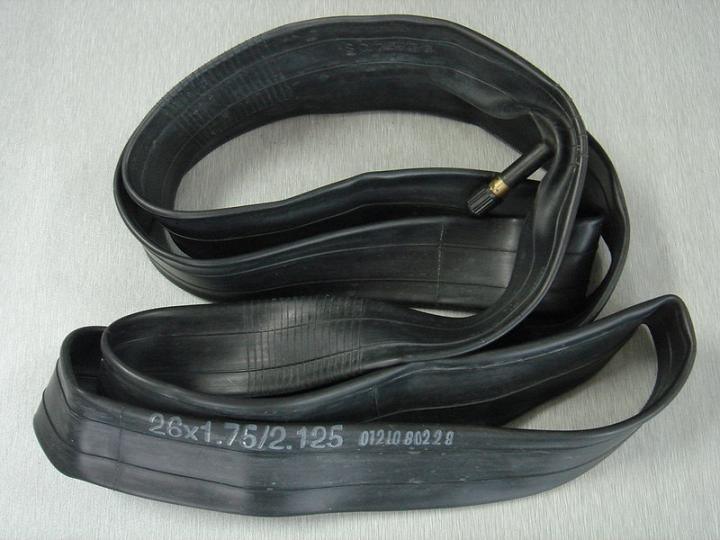 Bicycle-Inner-Tube-26-1-75-2-125-.jpg