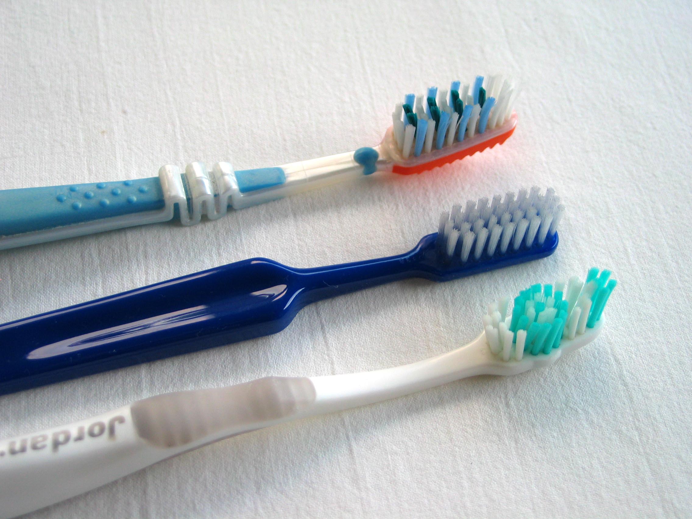 Toothbrush_x3_20050716_002.jpg